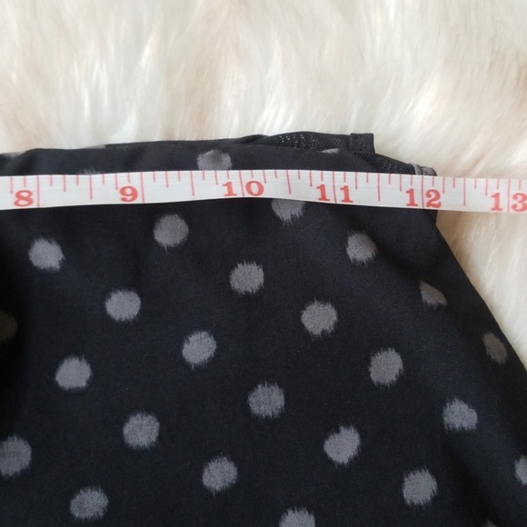 Lululemon 4 inch Reversible shorts - Picture 8 of 8